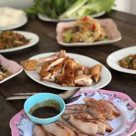 ส้มตำลุงหนวด รามฯ 12