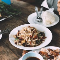 ส้มตำลุงหนวด รามฯ 12