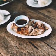 ส้มตำลุงหนวด รามฯ 12