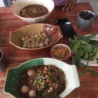 ก๋วยเตี๋ยวเรือนายหนวด