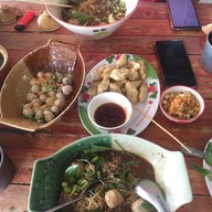 ก๋วยเตี๋ยวเรือนายหนวด