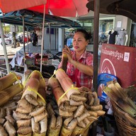 ร้านข้าวหลามแม่เล็ก รอดบางยาง