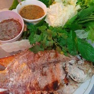 บุ๋ม โต้รุ่ง