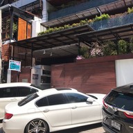 หน้าร้าน KITCHEN NEXT DOOR (ครัวข้างบ้าน ชุมศรี)