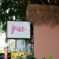 Frosé Yogurt Café