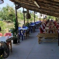 ปลาเผาริมคลอง