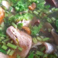 เมนูของร้าน ต้มเลือดหมู ตรอกครุฑ