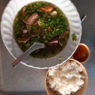 เมนูของร้าน ต้มเลือดหมู ตรอกครุฑ