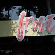 Frosé Yogurt Café