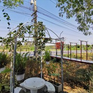 หน้าร้าน สุขสราญ Cafe X Bread