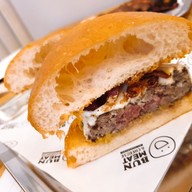เมนูของร้าน Bun Meat and Cheese เดอะคอมมอนส์ ศาลาแดง