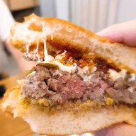 เมนูของร้าน Bun Meat and Cheese เดอะคอมมอนส์ ศาลาแดง