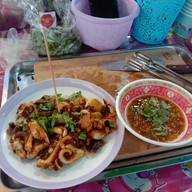 บรรยากาศ เจ้การหมึกย่างเป่าปาก  By.สวยขายหมึก สมุทรปราการ