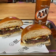 เมนูของร้าน Bun Meat and Cheese เดอะคอมมอนส์ ศาลาแดง