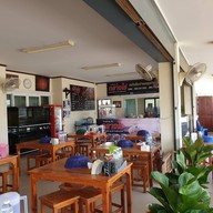 บรรยากาศ กลางไร่ ก๋วยเตี๋ยวดงมูลเหล็ก