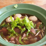 เมนูของร้าน กลางไร่ ก๋วยเตี๋ยวดงมูลเหล็ก