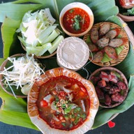 ต่อนยอนน้ำเงี้ยว