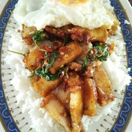 กะเพราแท้ ร้านยิ่งเจริญ สาขาสำนักงานที่ดินบ้านโป่ง