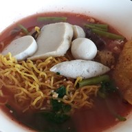 เมนูของร้าน ก๋วยเตี๋ยวลูกชิ้นปลา เฮียเปี๊ยก