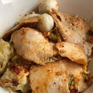 เมนูของร้าน ก๋วยเตี๋ยวต้มยำเจ๊ยี่