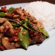 เมนูของร้าน รสมือแม่ กะเพราเป็ด X ข้าวมันไก่สูตรโบราณ หัวตะเข้