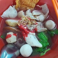 ก๋วยเตี๋ยวลูกชิ้นปลาเยาวราช By เจ๊จ๋า ท่าเรือ