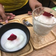 Queens Bualoy Banthat Thong บรรทัดทอง