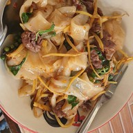 ครัวแม่หมอ สันติธรรม