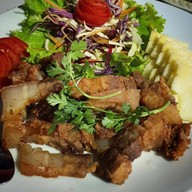 เมนูของร้าน ร้านอาหารนางนวล ( ท่าจับปลาบึก )