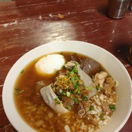 เมนูของร้าน ข้าวต้มรถแดง (ข้าวต้มทรงเครื่อง)