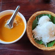 เมนูของร้าน ขนมจีนต้นก้ามปู นวลจันทร์ .