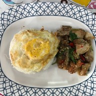 เมนูของร้าน กะเพราบ้านครัว