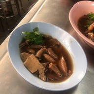 เมนูของร้าน ขาหมูเจริญแสงสีลม สีลม