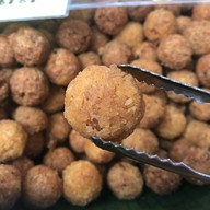 ร้านพี่ตั้ว ยำแหนมคลุก (ซอยรางน้ำ) หน้าห้างเซ็นจูรี่ อนุเสาวรีย์