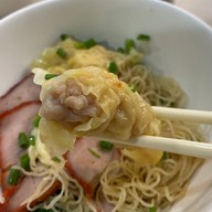 เมนูของร้าน ปู๊ตี่บะหมี่เกี๊ยวกุ้ง MRT สามย่าน