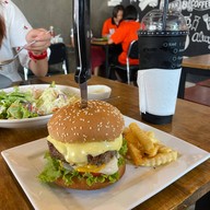 Siri Cafe' สเต็ก กาแฟ ขนม พิบูลมังสาหาร