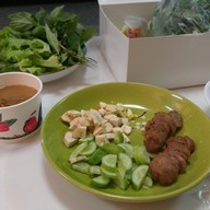 Cherry Belly อาหารเวียดนาม ปอเปี๊ยะทอด แหนมเนือง