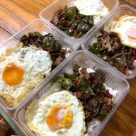 เมนูของร้าน รสมือแม่ กะเพราเป็ด X ข้าวมันไก่สูตรโบราณ หัวตะเข้