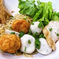 ไฮเช็งก๋วยเตี๋ยวลูกชิ้นปลา พระยาสุเรนทร์(รามอินทรา109)