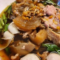 เมนูของร้าน ก๋วยเตี๋ยวเนื้อ สว่างอรุณ (โชคชัย4)
