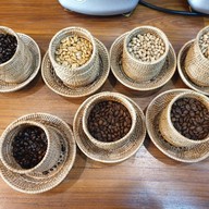 เมนูของร้าน Akha Coffee Roaster