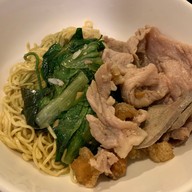 ก๋วยเตี๋ยวกระดูกหมู ป้ายเหลือง