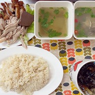 เมนูของร้าน ข้าวมันไก่ใหญ่สุดติ่ง ( สุดติ่ง )