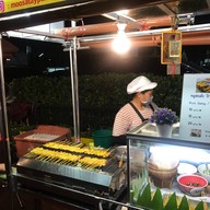 หมูสะเต๊ะป้าสม ประตูผี
