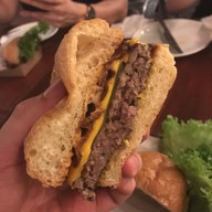 เมนูของร้าน Bun Meat and Cheese เดอะคอมมอนส์ ศาลาแดง