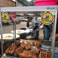 เมนูของร้าน เหน่ง หมูอบโอ่ง ตลาดเมืองใหม่