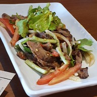 ยำคอหมูย่าง