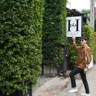 หน้าร้าน The H Cafe by Khaniece