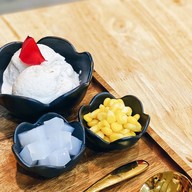 Queens Bualoy Banthat Thong บรรทัดทอง