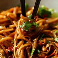 จานใหญ่ บ้านหม้อ